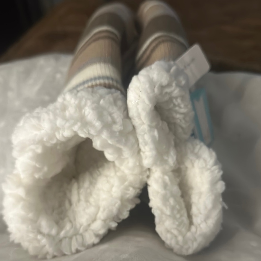 Muk Luks Beige Knit Slipper Socks